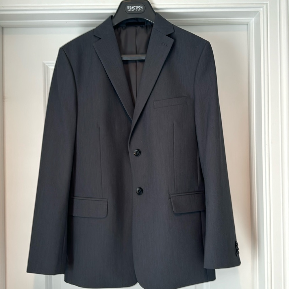 Reaction Kenneth Cole Suit boys 18R